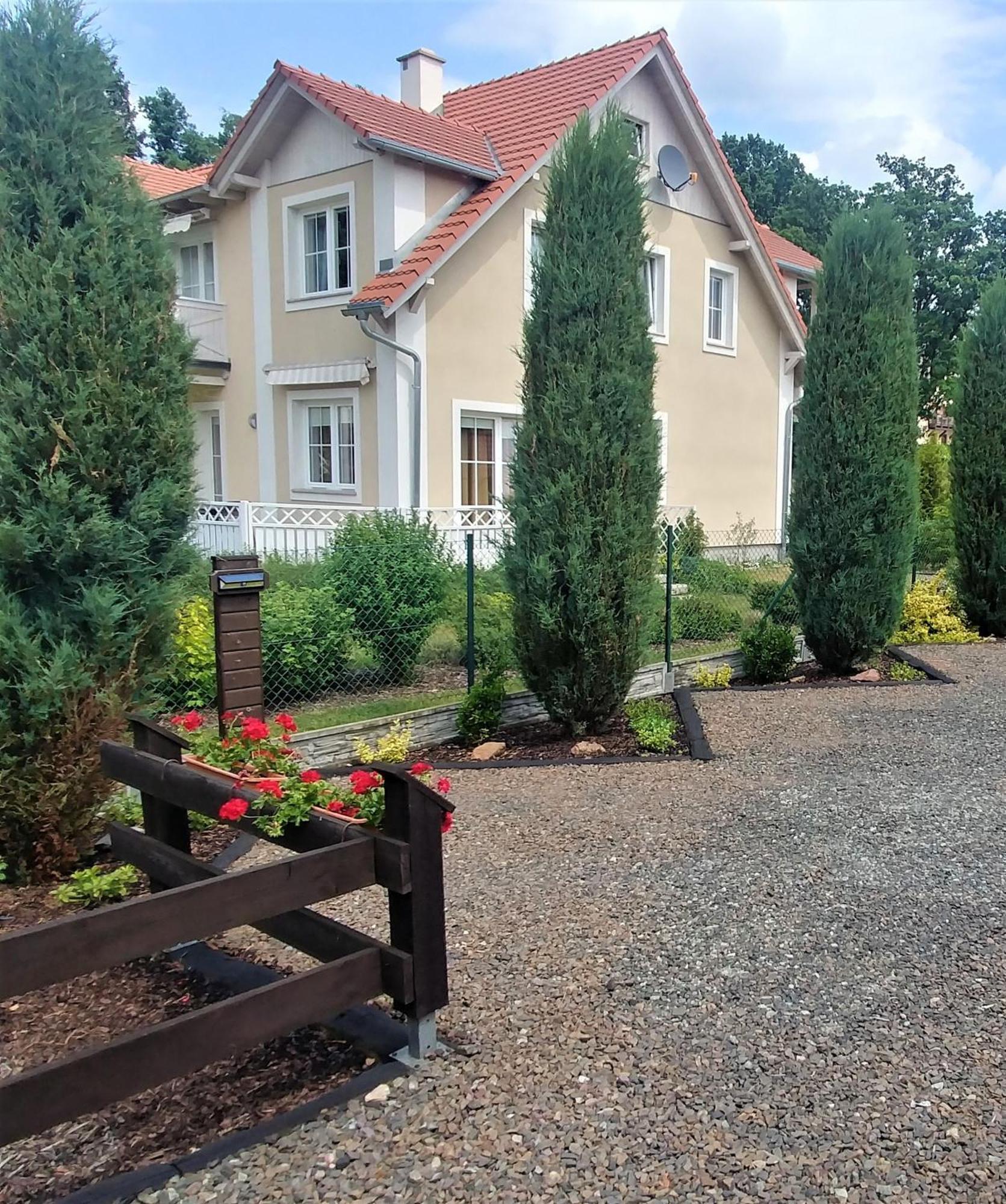 Willa Axla Z Weranda Ogrodem I Parkingiem Kudowa-Zdrój Zewnętrze zdjęcie